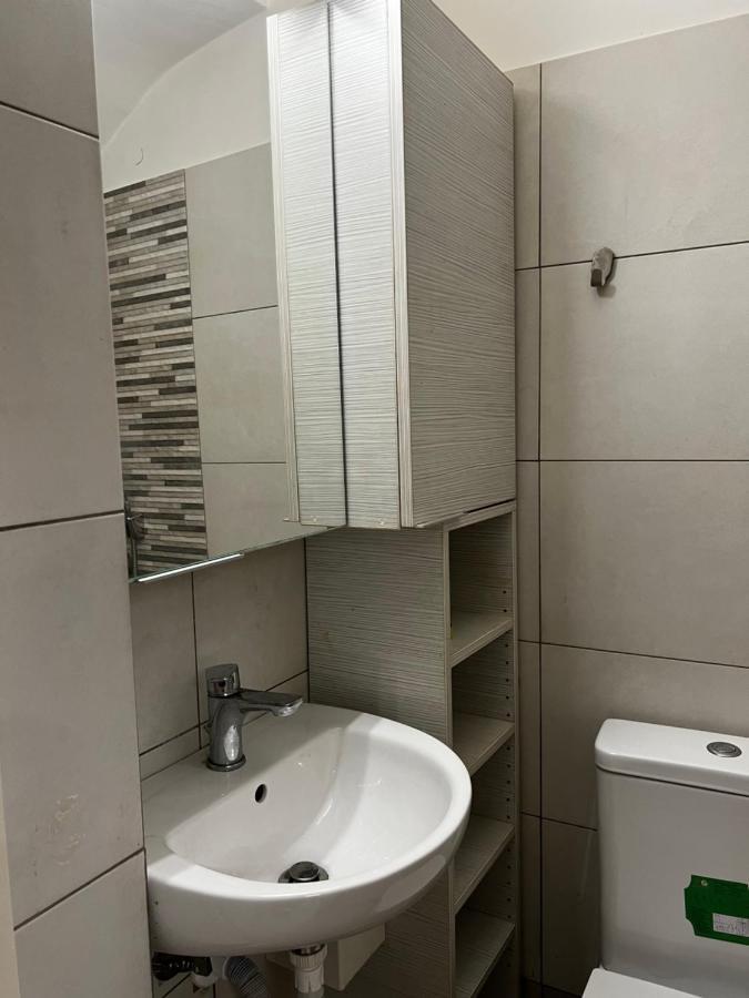 Budget Private Room In The Center Atina Dış mekan fotoğraf
